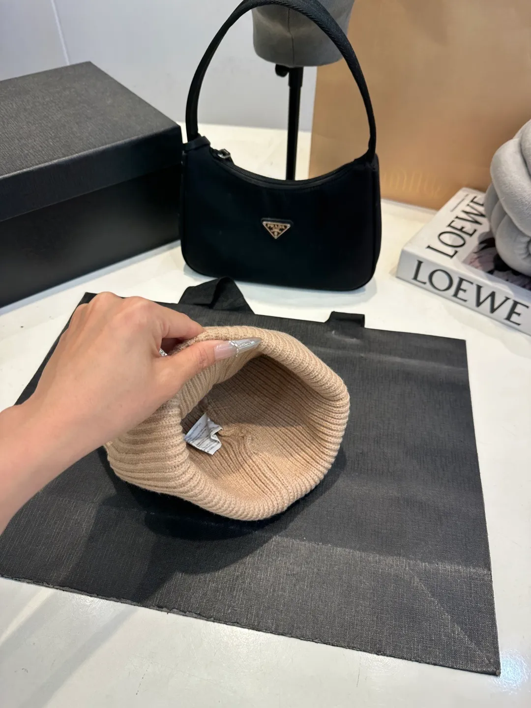 P46 Crow Heart Wool Hat, too flattering for your face. No matter you have a long face, a round face or a square face, you can easily wear it because the hat is very thick, so your face looks small, delicate and cute. Fashionable street style, recommended hat for autumn and winter.